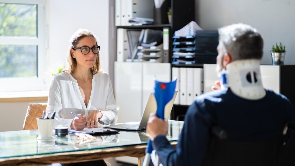 Injured client in a meeting with a solicitor.